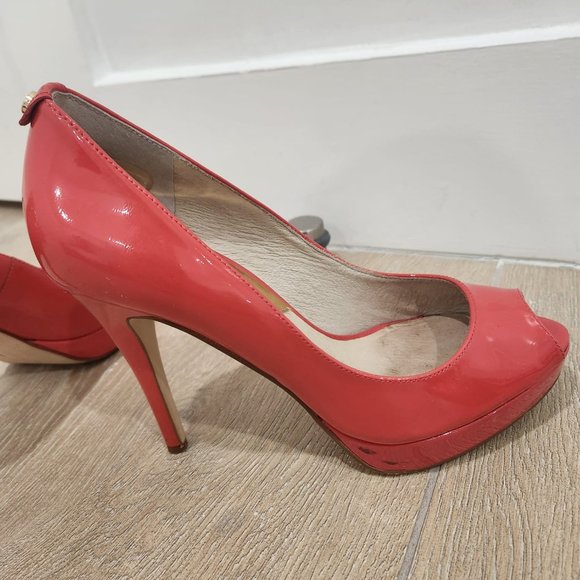 Heels - Picture 2 of 3